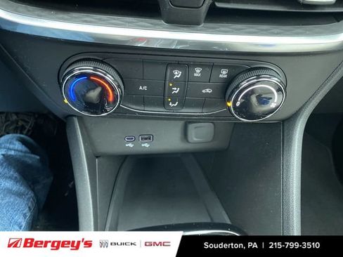 Certified 2024 Buick Encore GX Preferred FWD image 39