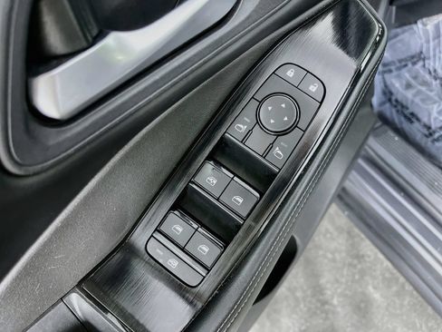 Used 2025 Nissan Rogue SV AWD/4WD image 23
