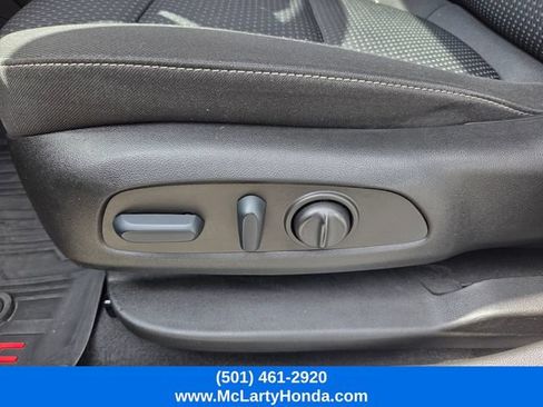 Used 2023 GMC Acadia SLE w/ Driver Convenience Package FWD image 19