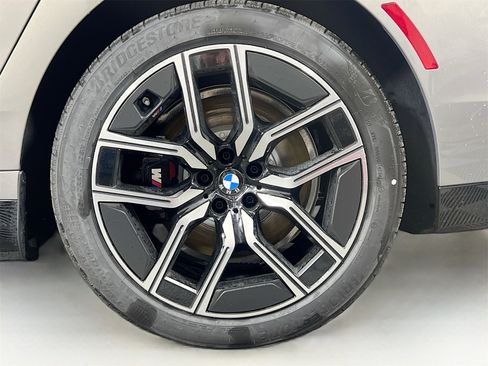 New 2025 BMW i7 xDrive60 image 33