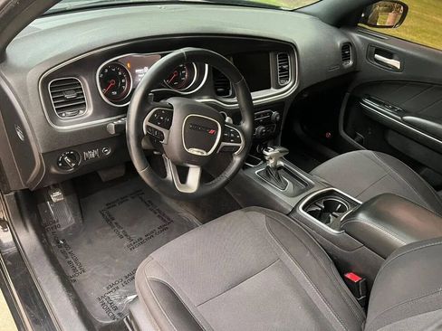 Used 2015 Dodge Charger SXT image 10