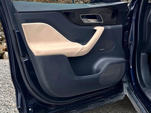 Used 2019 Jaguar F-PACE Premium image 20