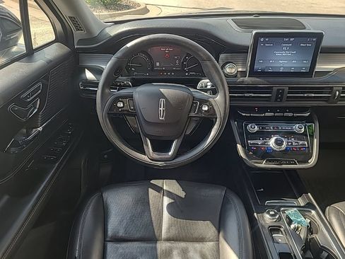 Used 2022 Lincoln Corsair AWD w/ Premium Package image 15