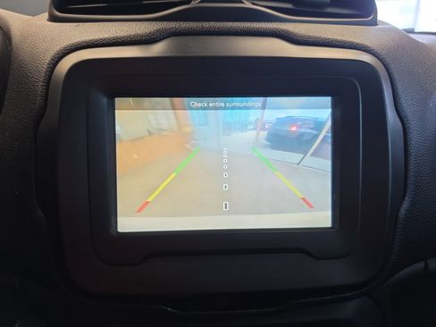 Used 2018 Jeep Renegade Altitude FWD image 26