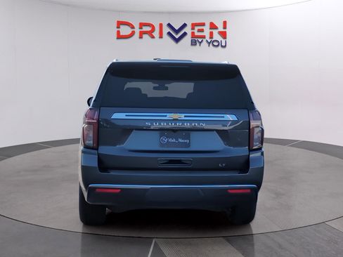Used 2021 Chevrolet Suburban LT image 4