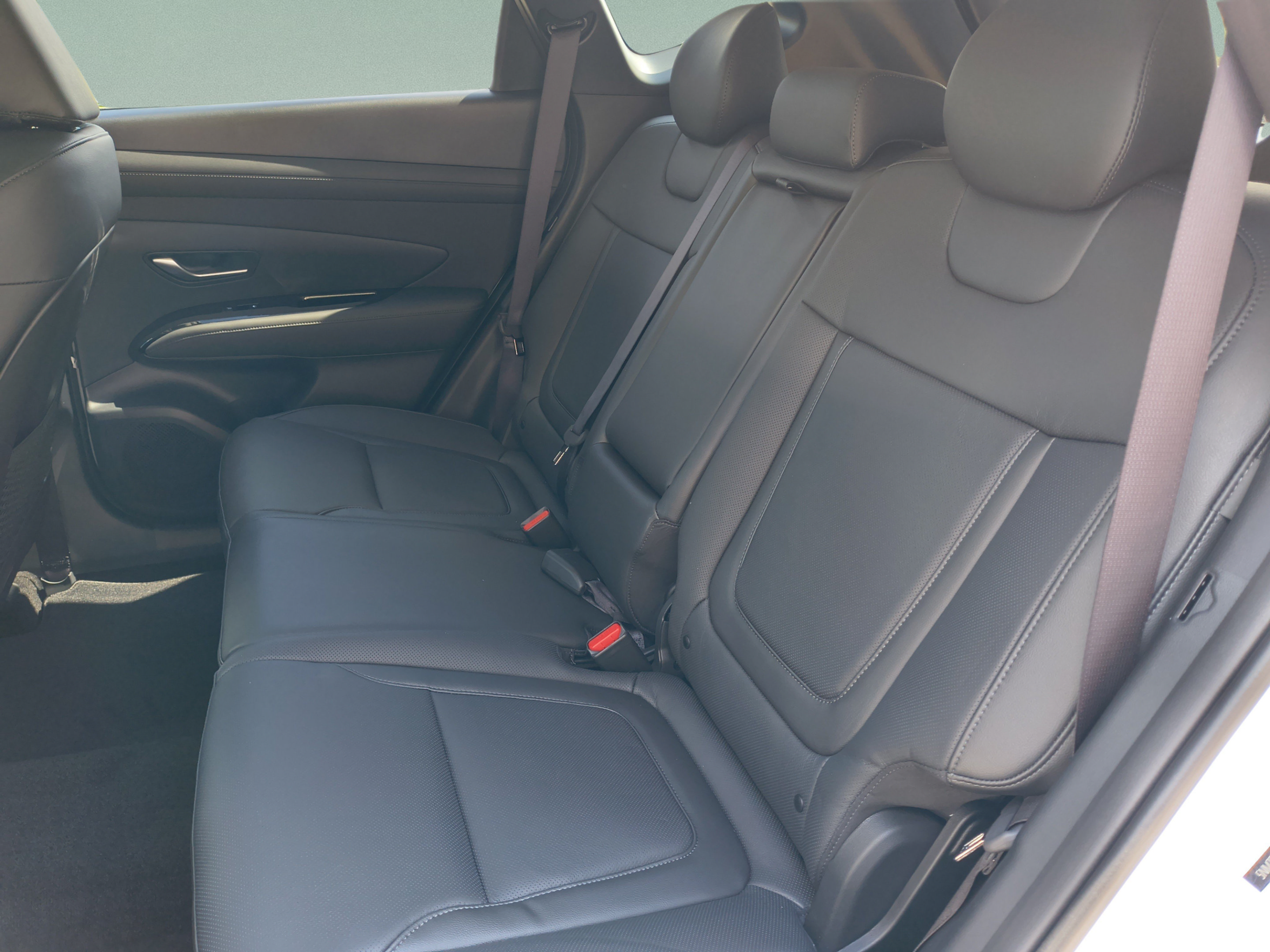 New 2026 Hyundai Tucson Limited w/ Tow & Go Package FWD image 17
