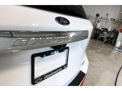 Used 2021 Ford Explorer XLT w/ Equipment Group 202A AWD/4WD image 37