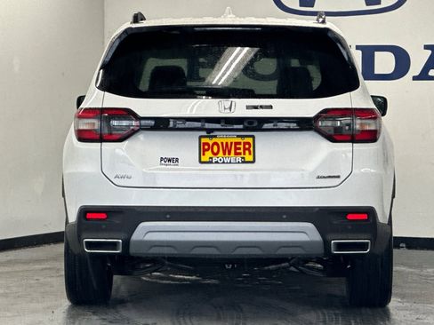 New 2025 Honda Pilot Touring image 4