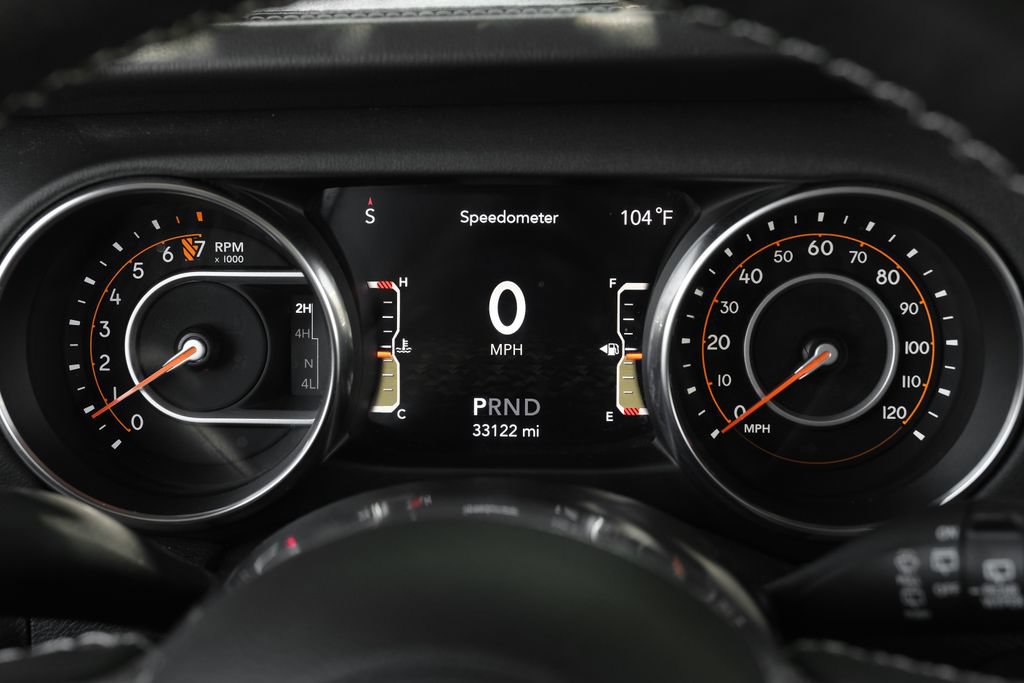 Used 2022 Jeep Wrangler Unlimited Sahara w/ Cold Weather Group AWD/4WD image 29