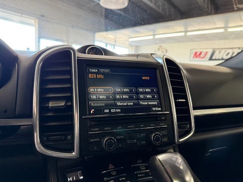 Used 2014 Porsche Cayenne Diesel Platinum Edition image 32