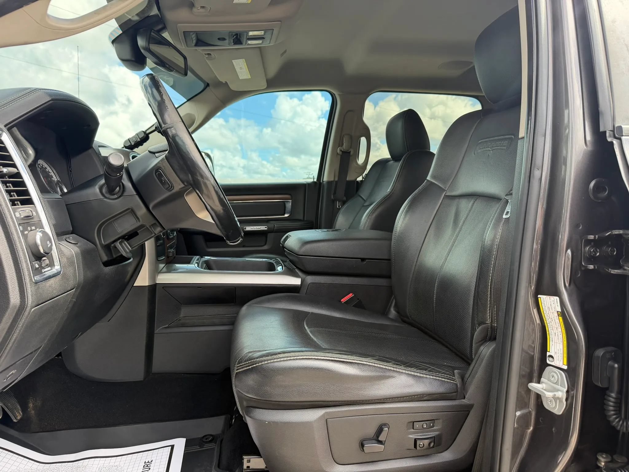 Used 2018 RAM 3500 Laramie AWD/4WD image 12