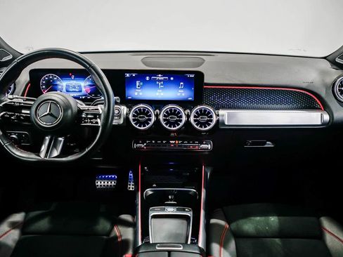 Used 2025 Mercedes-Benz GLB 250 image 11