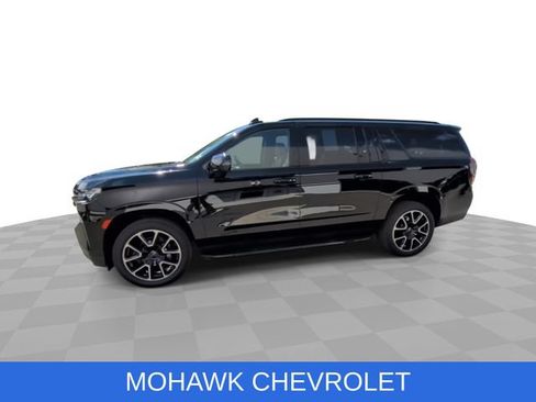Used 2024 Chevrolet Suburban RST w/ Luxury Package AWD/4WD image 4