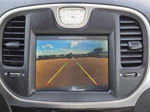 Used 2017 Chrysler 300 Limited RWD image 13