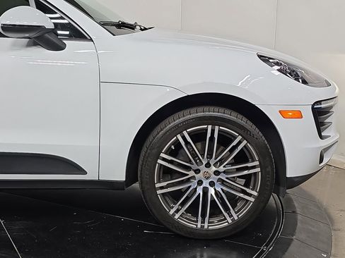 Used 2018 Porsche Macan AWD/4WD image 11