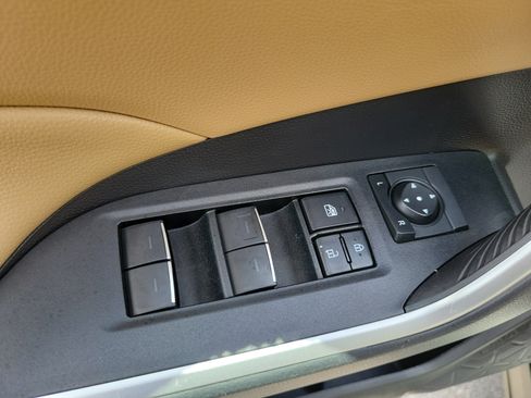 Used 2022 Toyota RAV4 XLE w/ Convenience Package FWD image 27