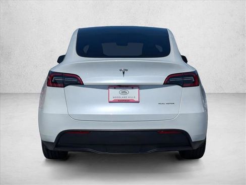 Used 2024 Tesla Model Y Long Range AWD/4WD image 7