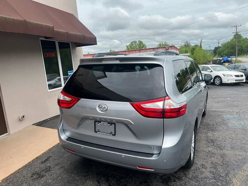 Used 2017 Toyota Sienna XLE w/ XLE Navigation Package FWD image 6