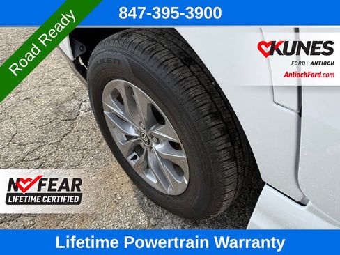 Used 2025 Toyota Sienna LE image 11