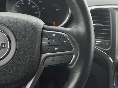 Used 2018 Jeep Grand Cherokee Altitude AWD/4WD image 12