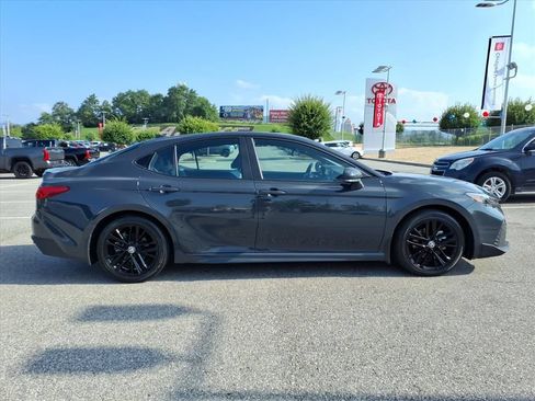 Certified 2025 Toyota Camry SE FWD image 3