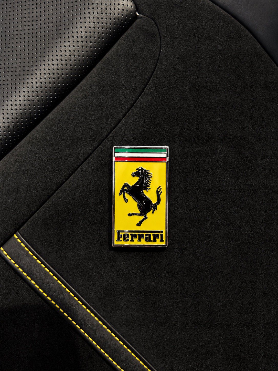 Used 2026 Ferrari Roma Spider RWD image 16