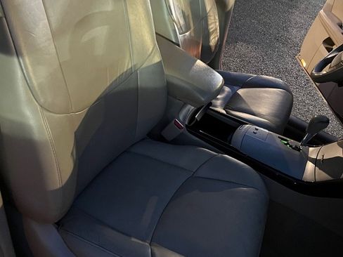 Used 2010 Toyota Avalon XLS image 16