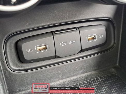 Used 2022 Hyundai Venue Limited image 26