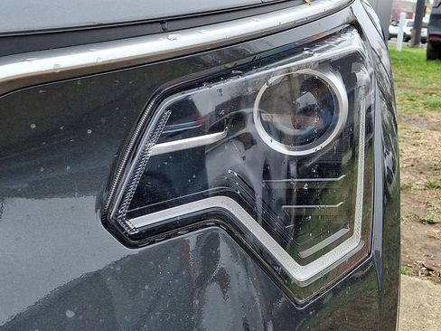 Certified 2025 Kia Niro EX w/ EX Cold Weather Package image 8