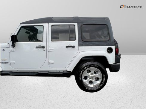 Used 2015 Jeep Wrangler Unlimited Sahara w/ Connectivity Group image 21