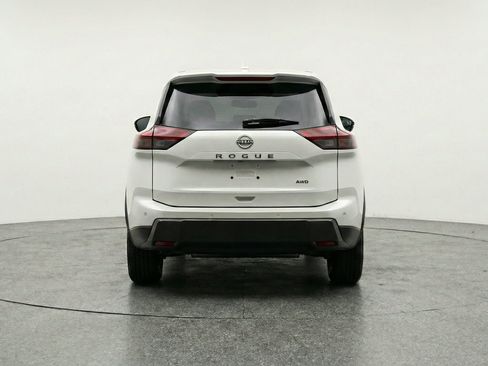 Used 2025 Nissan Rogue SV AWD/4WD image 7