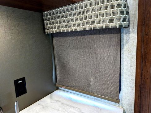 Used 2019 Chevrolet Express 4500 w/ RV Package image 86