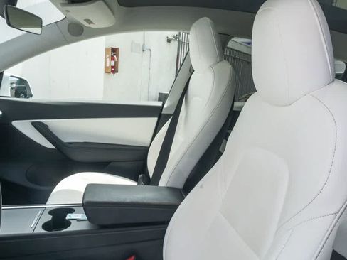 Used 2021 Tesla Model Y Long Range AWD/4WD image 17