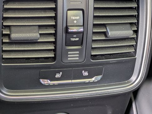 Used 2024 Porsche Macan image 16