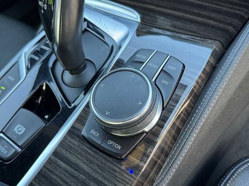 Used 2018 BMW 530e w/ Premium Package 2 image 18