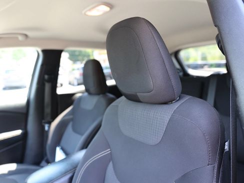 Used 2015 Jeep Cherokee Latitude w/ Cold Weather Group AWD/4WD image 21