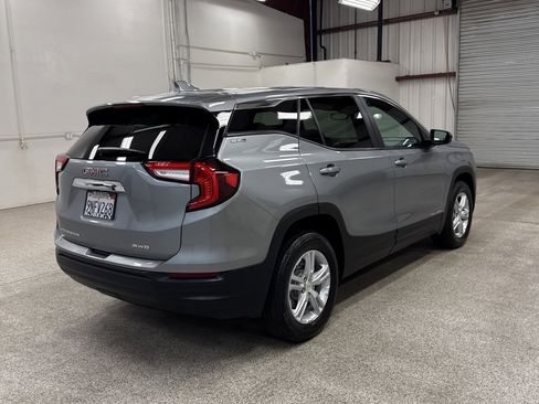 Used 2024 GMC Terrain SLE image 23