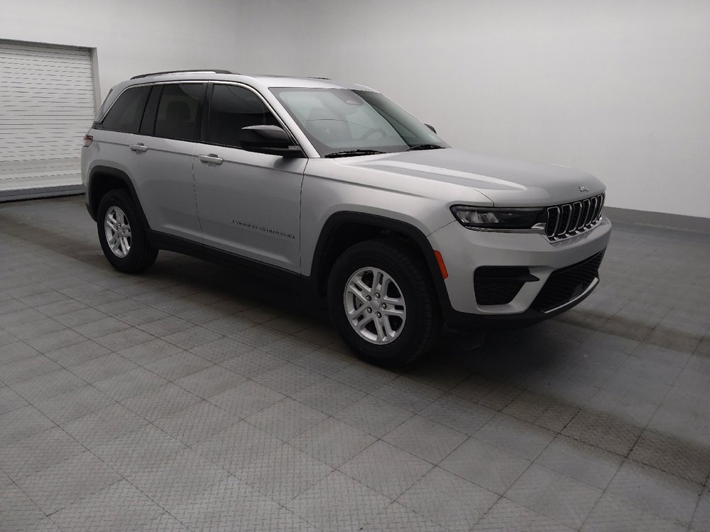 Used 2023 Jeep Grand Cherokee Laredo AWD/4WD image 11