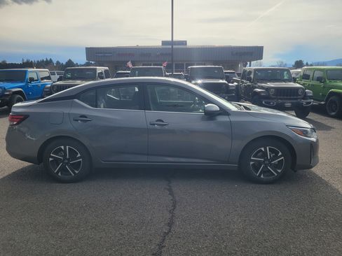 Used 2024 Nissan Sentra SV image 2