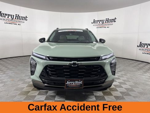 Used 2025 Chevrolet Trax ACTIV w/ Sunroof Package image 3