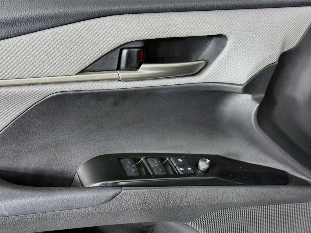 Used 2025 Toyota Camry SE FWD image 23