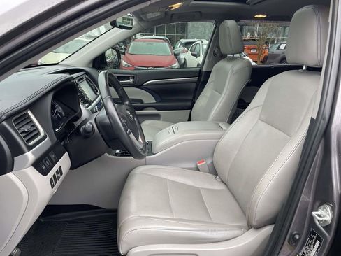 Used 2019 Toyota Highlander Limited image 10