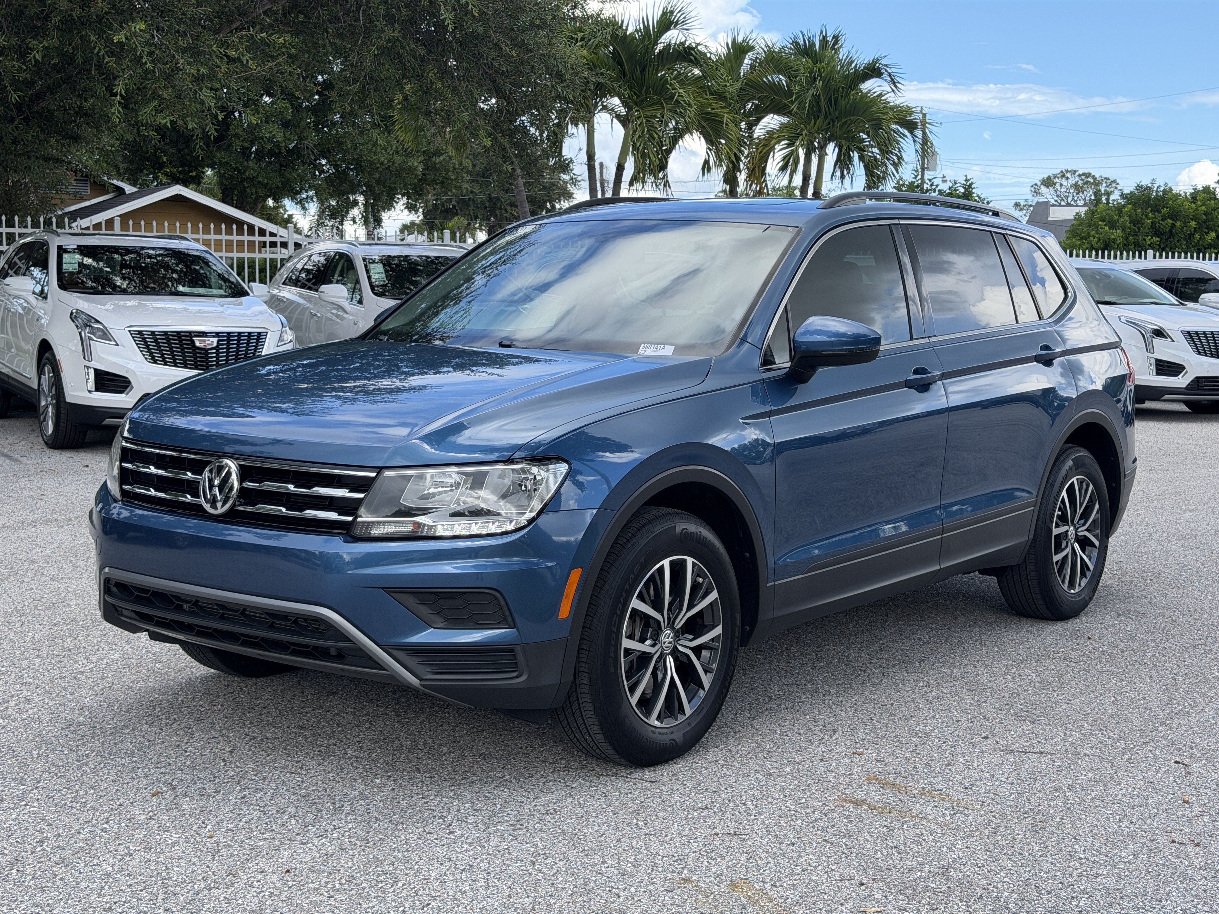 Used 2019 Volkswagen Tiguan SE w/ Panoramic Sunroof Package FWD image 3