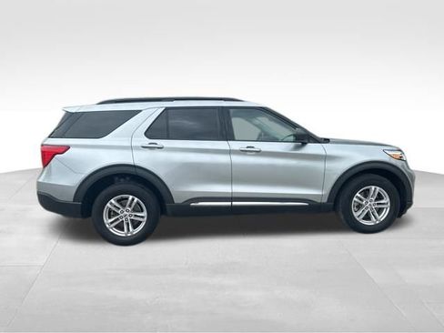 Used 2023 Ford Explorer XLT w/ Equipment Group 202A AWD/4WD image 8