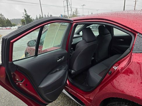 Used 2025 Toyota Corolla SE image 15