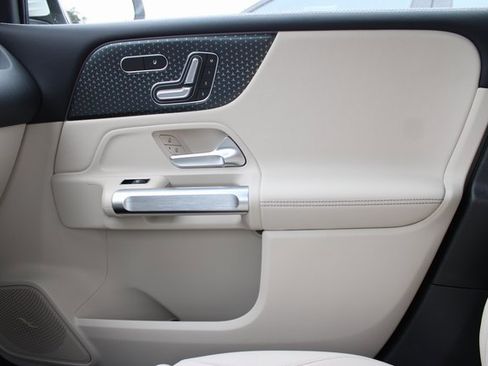 New 2025 Mercedes-Benz GLB 250 4MATIC image 31