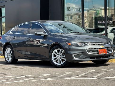 Used 2018 Chevrolet Malibu LT FWD image 2
