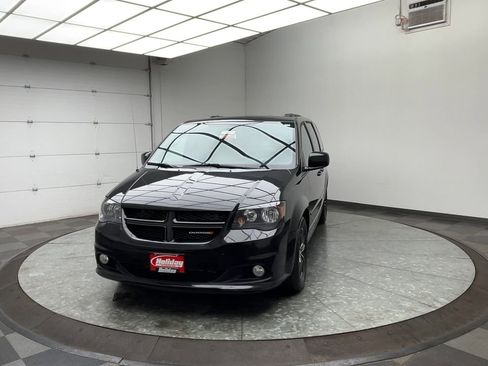 Used 2016 Dodge Grand Caravan R/T image 28