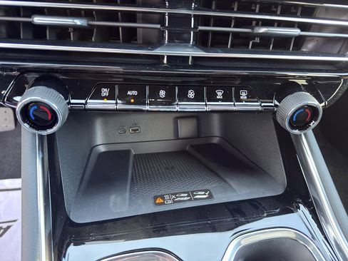 New 2026 Chevrolet Traverse RS image 14