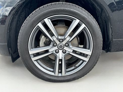 Used 2021 Volvo XC60 T5 Momentum w/ Premium Package AWD/4WD image 31